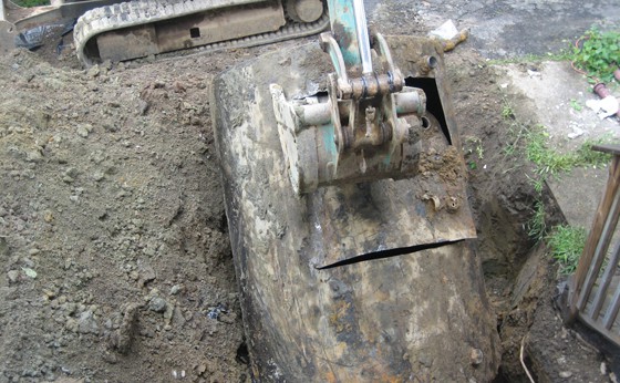 Mini Excavator used to pull tank out of ground VERY CAREFULLY!